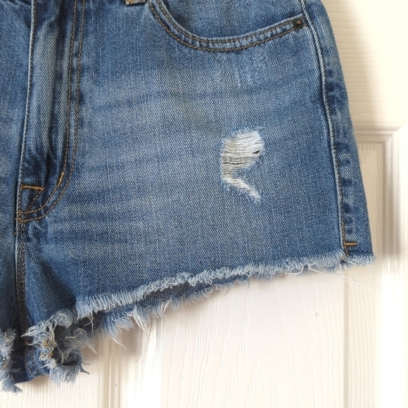 BDG Distressed Medium Wash High Rise Dree Cheeky Cut Off Denim Jean Shorts 28 - Picture 10 of 13
